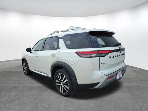 2024 Nissan Pathfinder Platinum FWD
