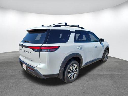 Everest White Pearl Tricoat 2026 Nissan Pathfinder SL
