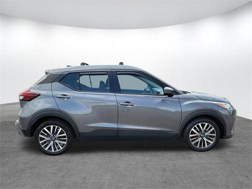 2022 Nissan Kicks SV