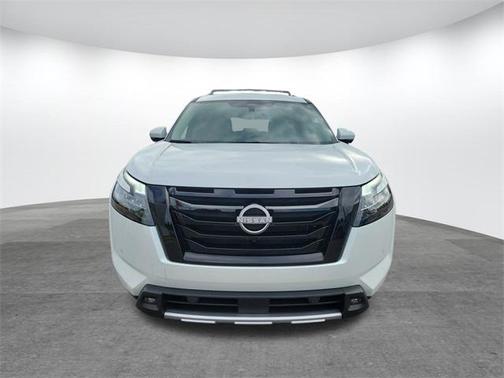 2025 Nissan Pathfinder SL FWD