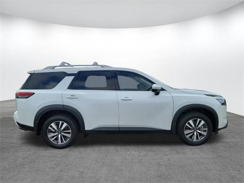 2025 Nissan Pathfinder SL FWD