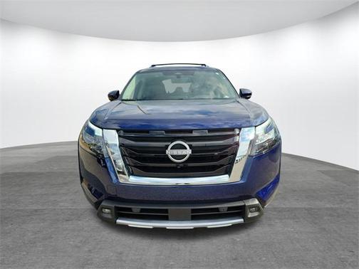 2025 Nissan Pathfinder Platinum FWD