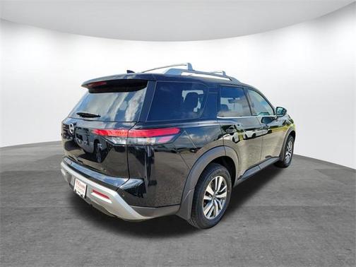 2022 Nissan Pathfinder SL 2WD