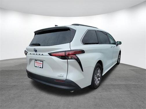 2022 Toyota Sienna XLE