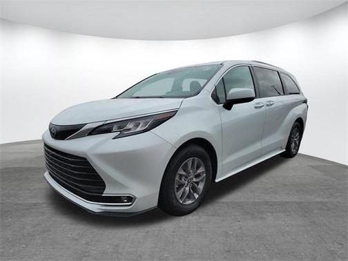 2022 Toyota Sienna XLE