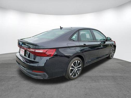 Deep Black Pearl 2025 Volkswagen Jetta 1.5T Sport