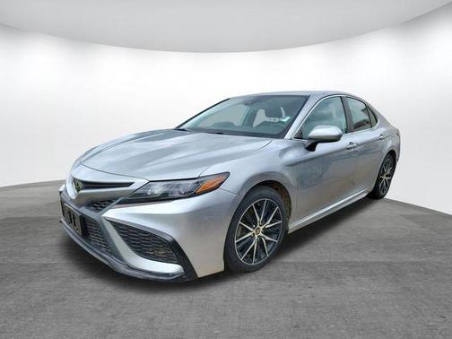 Celestial Silver Metallic 2022 Toyota Camry SE