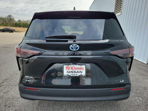 2025 Toyota Sienna LE