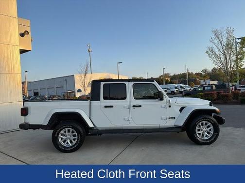 Bright White Clearcoat 2023 Jeep Gladiator SPORT