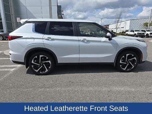 2022 Mitsubishi Outlander SE