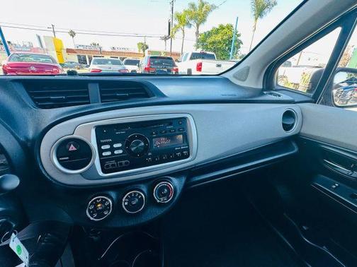 2012 Toyota Yaris LE