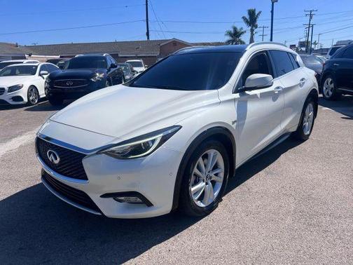 White 2018 INFINITI QX30 Premium