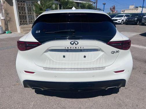 White 2018 INFINITI QX30 Premium