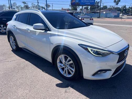 White 2018 INFINITI QX30 Premium