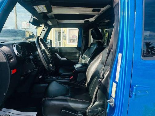 Blue 2016 Jeep Wrangler Unlimited Rubicon