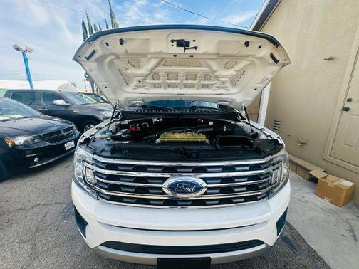 White 2020 Ford Expedition XLT