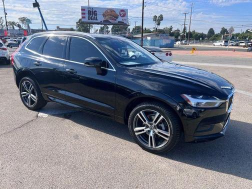 Black 2019 Volvo XC60 T5 Momentum