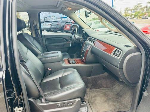 Black 2014 Chevrolet Suburban 1500 LTZ