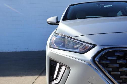 2021 Hyundai IONIQ Hybrid SE