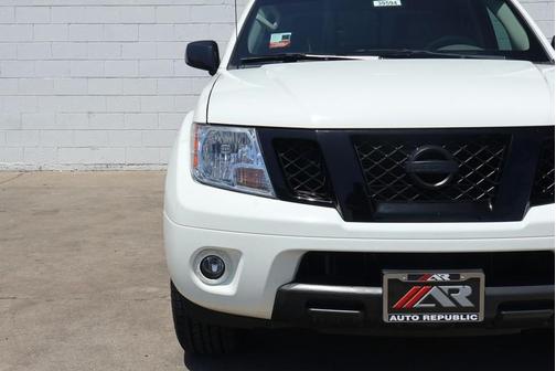 Glacier White 2021 Nissan Frontier SV