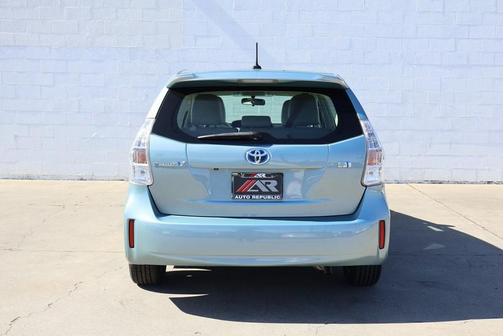 2013 Toyota Prius v Three