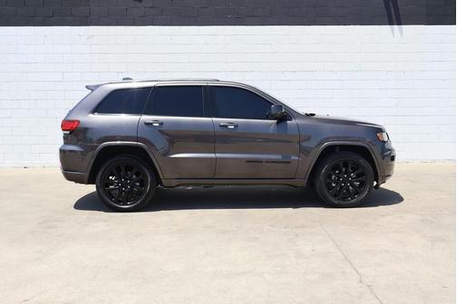 Granite Crystal Metallic Clearcoat 2019 Jeep Grand Cherokee Altitude