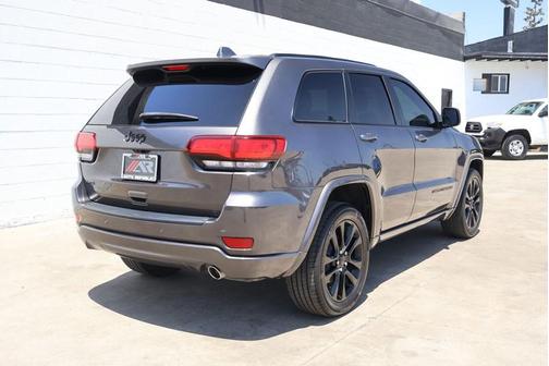 Granite Crystal Metallic Clearcoat 2019 Jeep Grand Cherokee Altitude