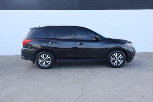 2019 Nissan Pathfinder S