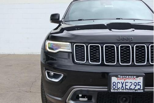 Diamond Black Crystal Pearlcoat 2018 Jeep Grand Cherokee Sterling Edition