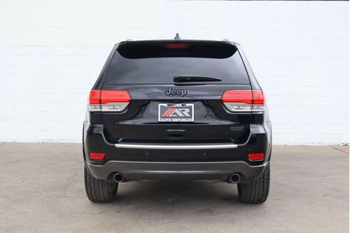 Diamond Black Crystal Pearlcoat 2018 Jeep Grand Cherokee Sterling Edition
