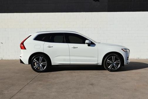 2020 Volvo XC60 T5 Momentum