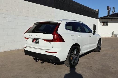 2020 Volvo XC60 T5 Momentum