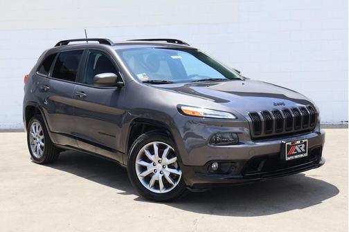 Granite Crystal Metallic Clearcoat 2018 Jeep Cherokee Latitude