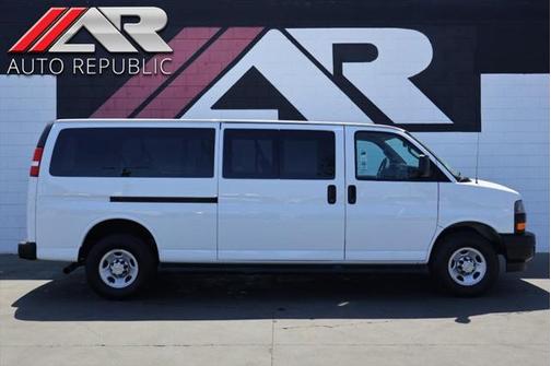 2023 Chevrolet Express 3500 Extended WB 15 Passenger Van