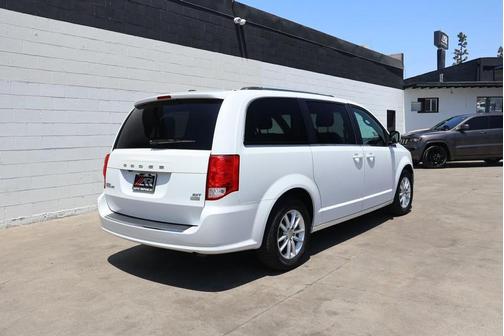 White 2019 Dodge Grand Caravan SXT