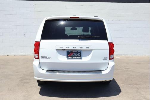 White 2019 Dodge Grand Caravan SXT