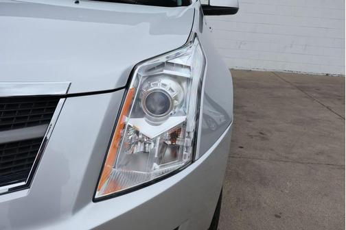 Radiant Silver Metallic 2011 Cadillac SRX Base