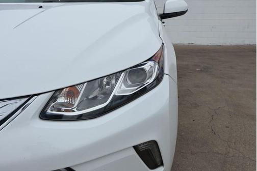 Summit White 2017 Chevrolet Volt LT