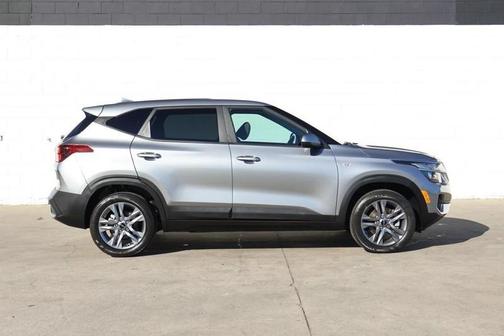 2023 Kia Seltos LX IVT AWD