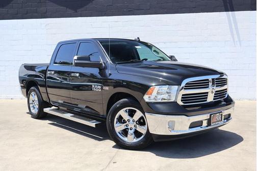 Brilliant Black Crystal Pearlcoat 2017 RAM 1500 Big Horn