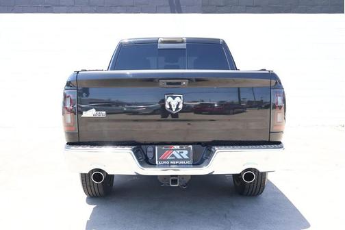Brilliant Black Crystal Pearlcoat 2017 RAM 1500 Big Horn