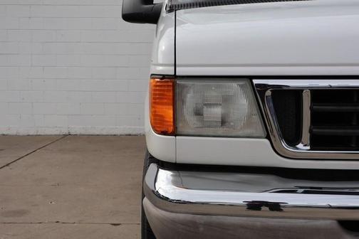 2003 Ford E350 Super Duty XL Wagon