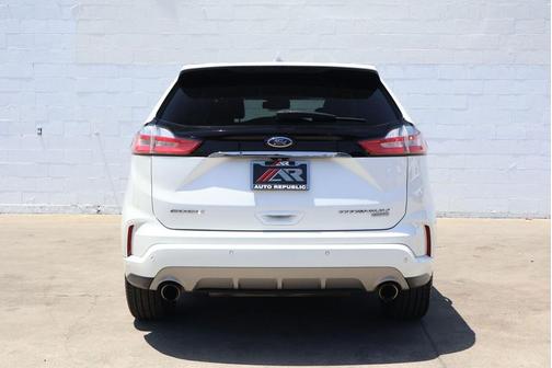 White Metallic 2020 Ford Edge Titanium
