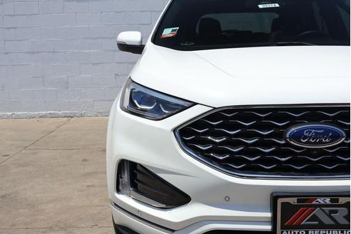 White Metallic 2020 Ford Edge Titanium