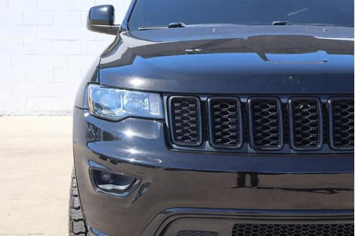 Diamond Black 2021 Jeep Grand Cherokee Laredo