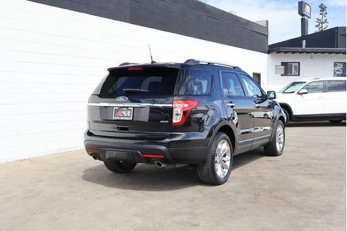 Tuxedo Black Metallic 2015 Ford Explorer XLT