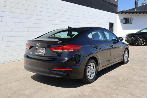 2018 Hyundai ELANTRA SE