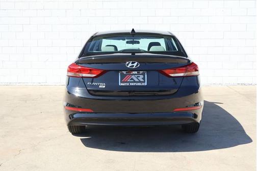 2018 Hyundai ELANTRA SE