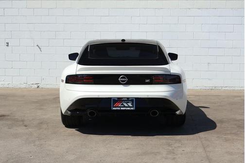 Pearl White 2025 Nissan Z Performance 9 SPD AUTOMATIC