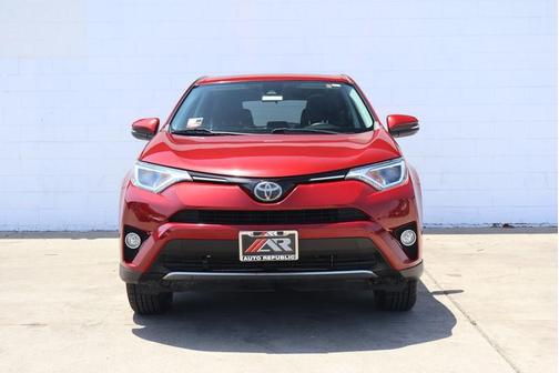 Pearl 2018 Toyota RAV4 XLE